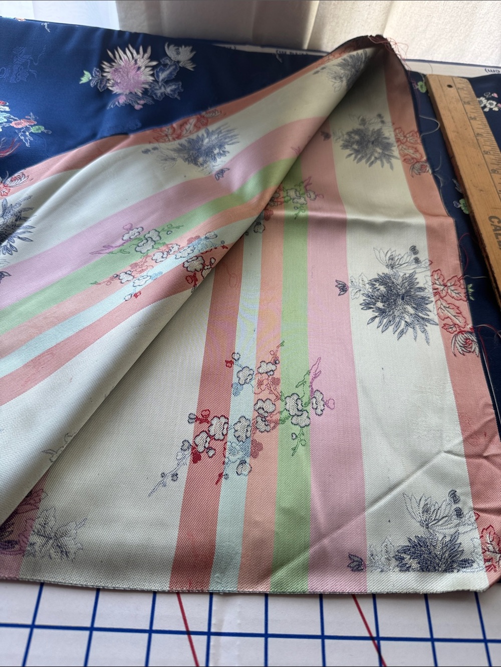 Vintage 1950s 60s Asian Brocade Satin Fabric Navy Floral Crane 4.75 Yds x 36 - Picture 10 of 16